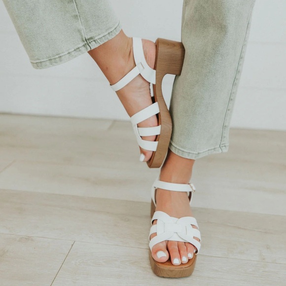 NEW| Qupid White Wood Heeled Sandals - Picture 3 of 6